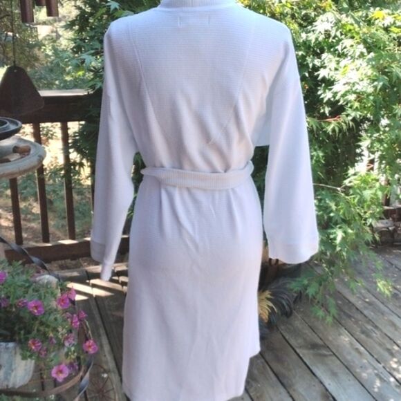 Vanity Fair and Elizabeth Arden Robe and Slippers Spa Bundle - Picture 5 of 11